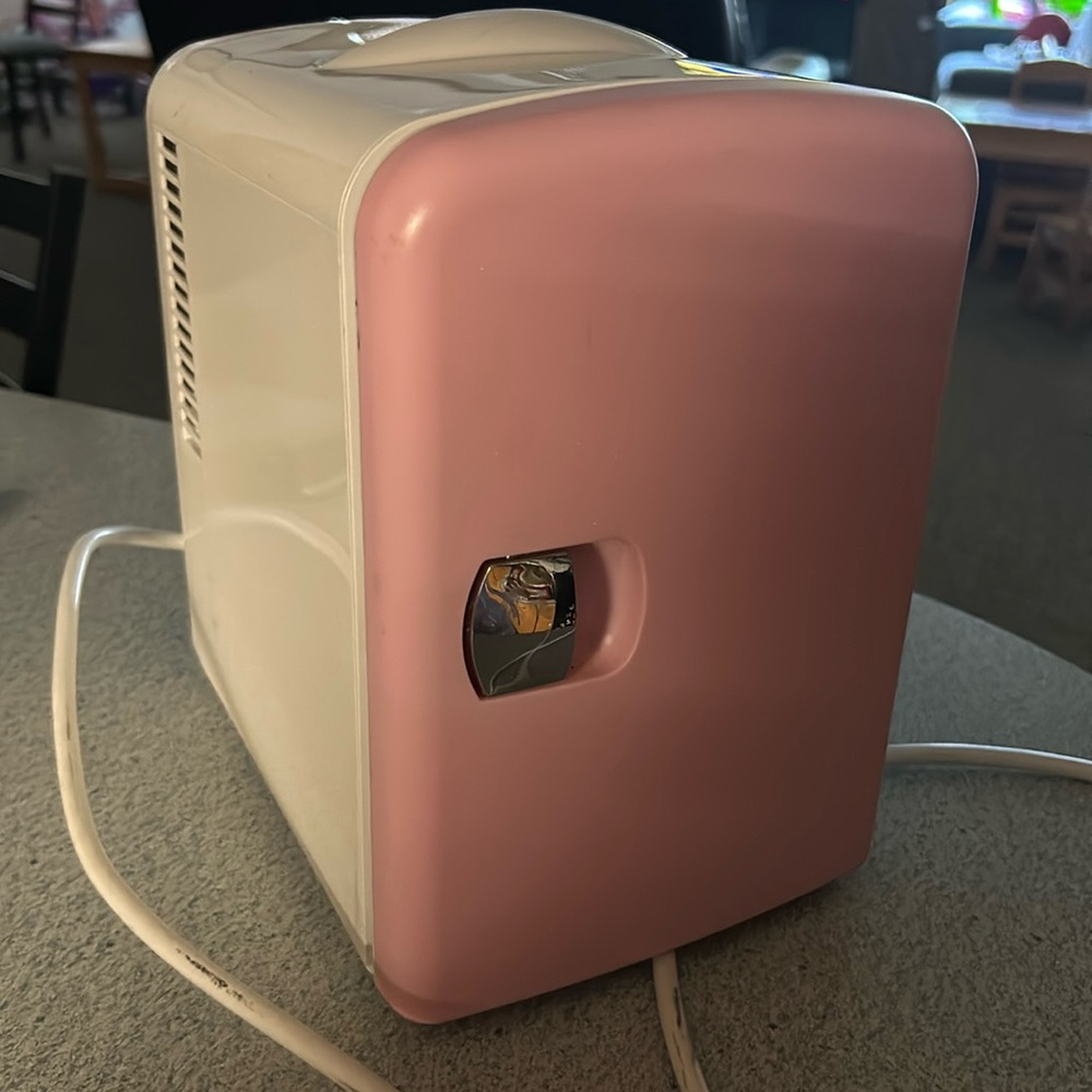 Mini fridge